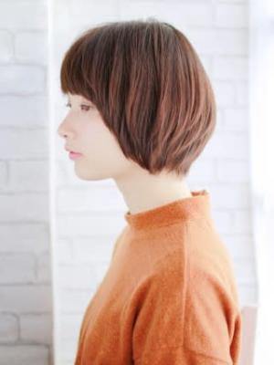 ツヤ感カラーの内巻きボブ
