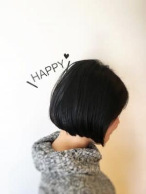 ツヤツヤ前下がりボブ