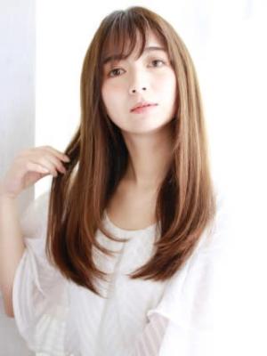 大人可愛いナチュラルストレートスタイル