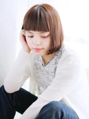ツヤ感ブラウンのナチュラルボブスタイル