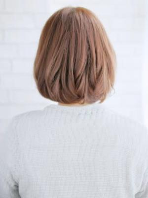 透け感バングの外はねバルーンボブ