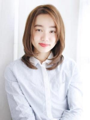 かきあげバングの内巻きレイヤースタイル
