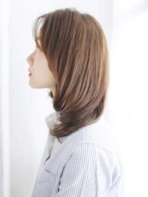 かきあげバングの内巻きレイヤースタイル