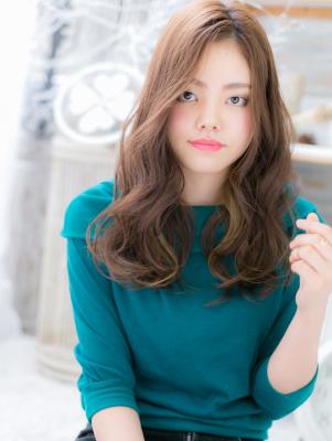 センターパート★こなれ感グラマラスカール　フェミニンロング