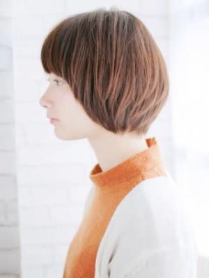ツヤ感カラーの内巻きボブ