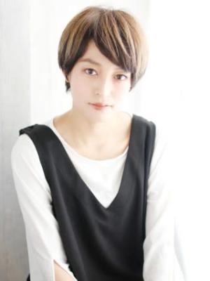 作り込まない2トーンナチュラルショートスタイル 作り込まない2トーンナチュラルショートスタイルのイメージ画像