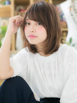 ツヤ＆まとまり◎前下がり小顔ミディ　エアリーカール