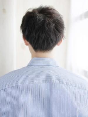ゆるいカールのくせ毛風メンズスタイル