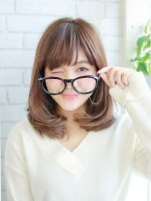毛先のワンカールミディアムヘアー