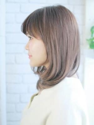 毛先のワンカールミディアムヘアー