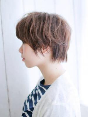 カジュアルショートの外ハネスタイル
