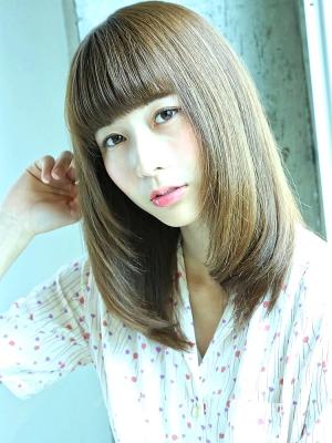前髪短め光沢ロブスタイル