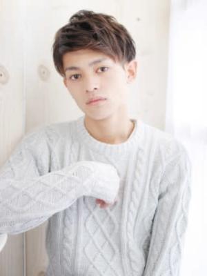 アップバングのワイルドショートスタイル