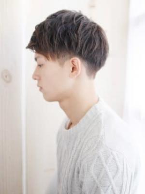 アップバングのワイルドショートスタイル