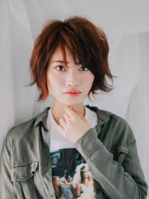 レッド×外ハネショート