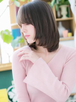 斜めバングで小顔見せ…大人ボブディ　ニュアンスカール