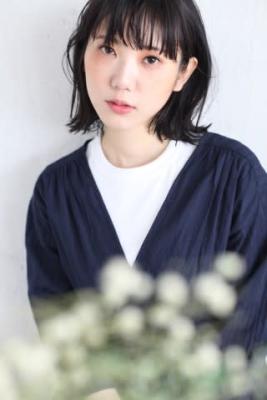抜け感のあるシックなボブ