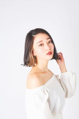 外ハネから見えるインナーカラー【Attirer 越智】 外ハネから見えるインナーカラー【Attirer 越智】のイメージ画像
