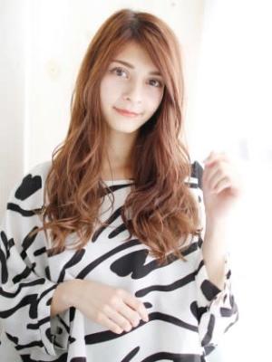 かきあげバングのミックスカールスタイル