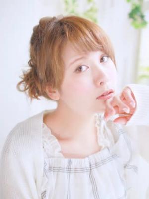 カジュアルシニヨンアップスタイル