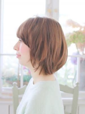 おろし流しの前髪が人気のボブスタイル