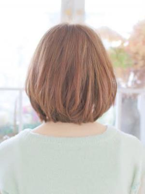 おろし流しの前髪が人気のボブスタイル