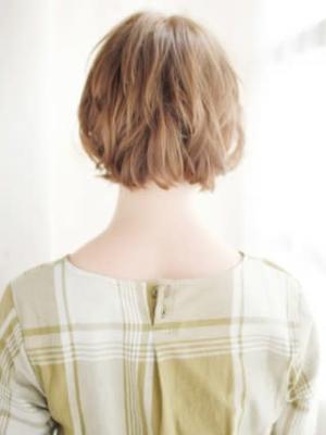 ふわくしゅカールのショートボブ