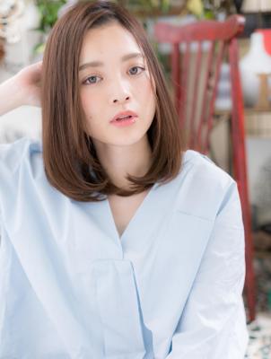 前下がりの小顔ストレートIカールミディ　ニュアンスカール