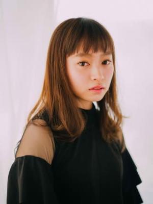外ハネフェミニンスタイル