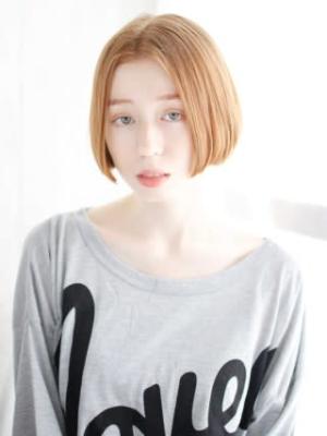 ハイトーンセンターパートボブ