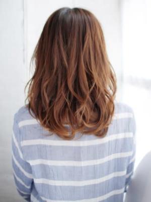 長め前髪のミックスカールスタイル