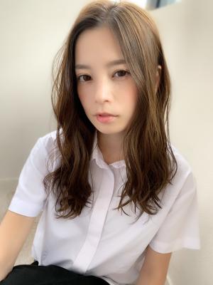 アフロート添田】ハイライトアッシュのくびれセミディ	