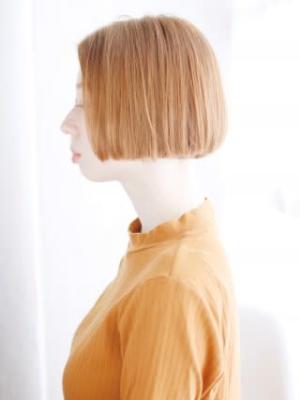 ハイトーンセンターパートボブ