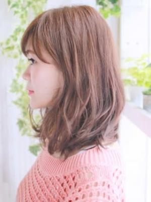 ルーズカールが人気の抜け感パーマスタイル