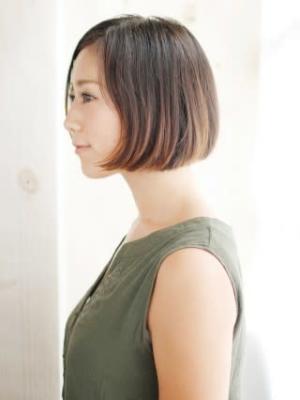 かきあげ前髪のワンカールボブスタイル