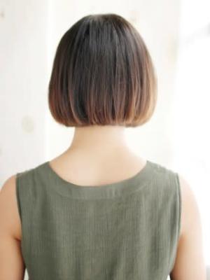 かきあげ前髪のワンカールボブスタイル