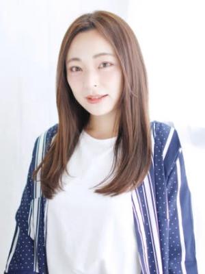 センターパートのラフロングスタイル