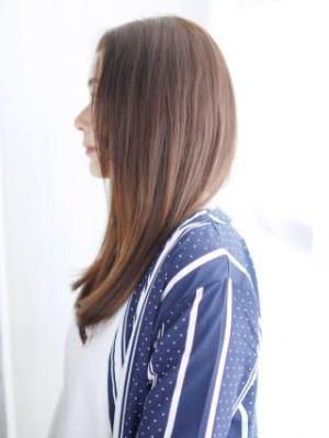 センターパートのラフロングスタイル