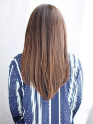 センターパートのラフロングスタイル