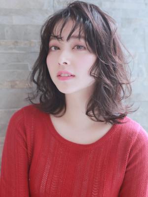 暗髪フェミニンミディアム 暗髪フェミニンミディアムのイメージ画像