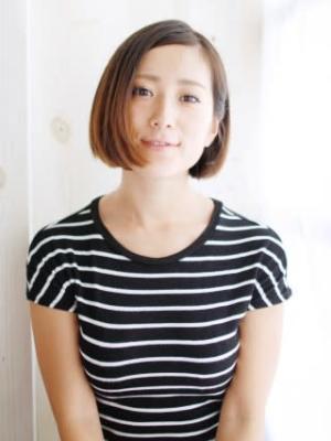 かきあげ前髪のワンカールボブスタイル