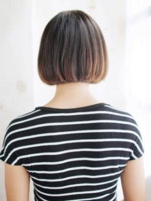 かきあげ前髪のワンカールボブスタイル