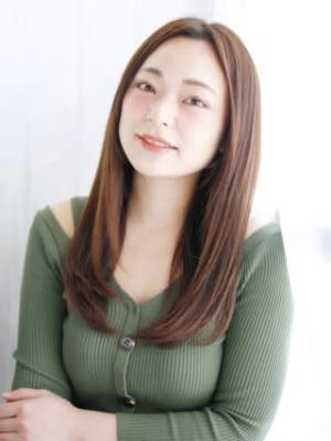 センターパートのラフロングスタイル