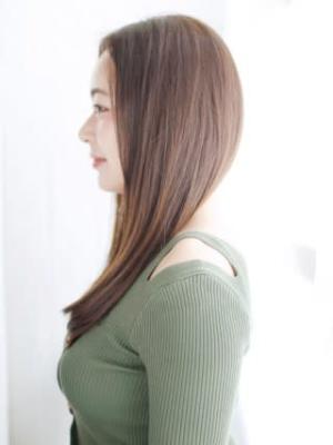 センターパートのラフロングスタイル