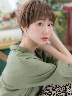 大人かわいい☆外国人風カラー小顔マッシュ　エアリーショートのイメージ画像