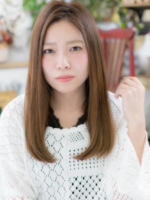 大人かわいいセンターパート美髪ストレート　モテロング