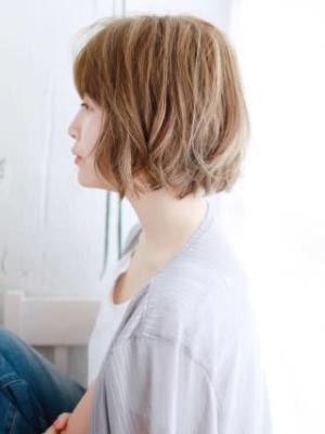 細かいトップカールのバルーンボブ