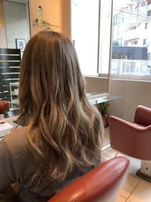 透明感あるミルクティベージュ