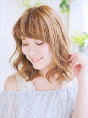 ラウンドバングが可愛いボブスタイル