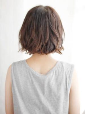 ゆるカールのバルーンボブスタイル